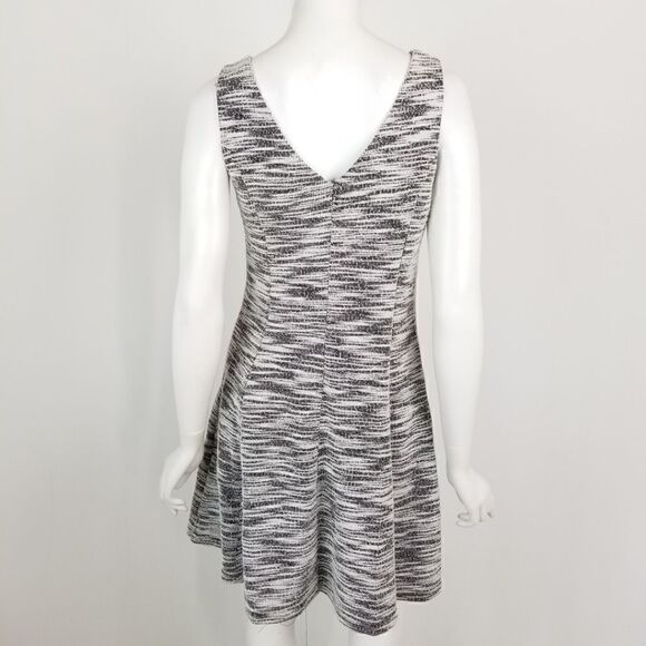 The Limited Womens Size Small Black & White V Neck Sleeveless Fit & Flare Dress - Picture 6 of 6